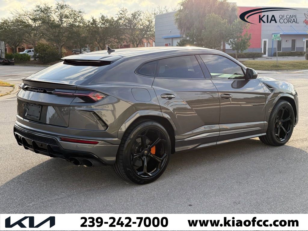 Used 2021 Lamborghini Urus image 13