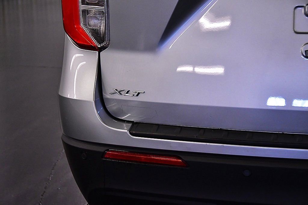 Used 2023 Ford Explorer XLT image 11