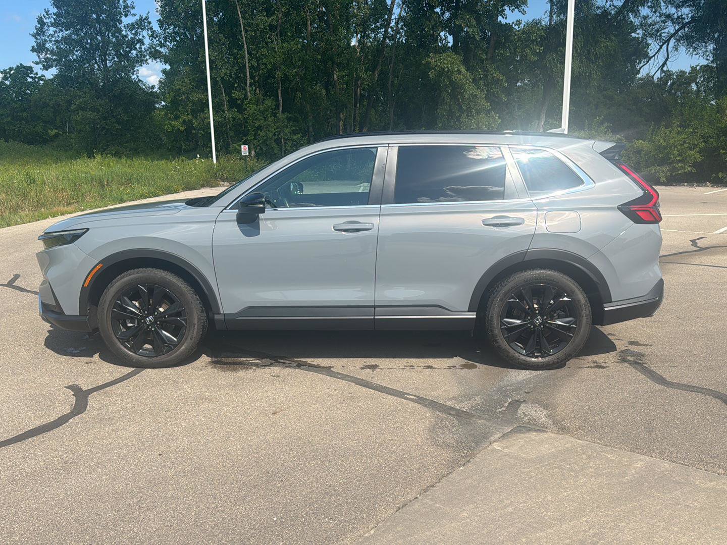 Used 2023 Honda CR-V Sport Touring image 2