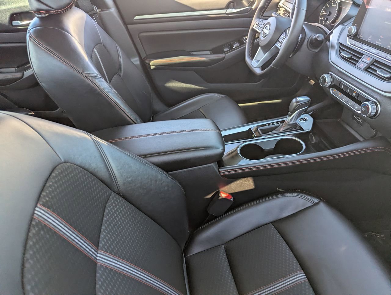 Used 2025 Nissan Altima 2.5 SR image 12