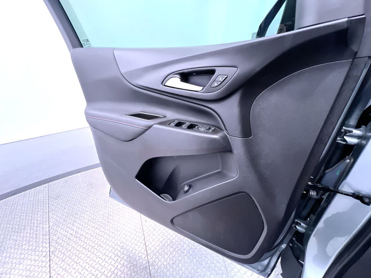 Used 2024 Chevrolet Equinox RS w/ LPO, Floor Liner Package FWD image 31