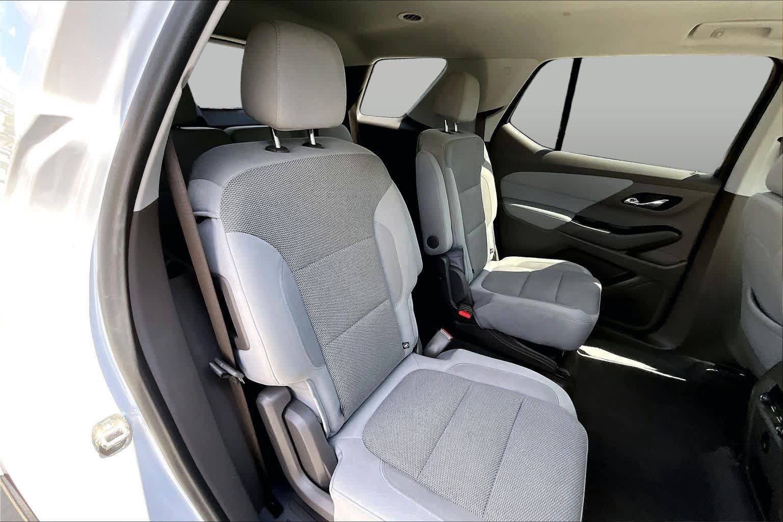Used 2021 Chevrolet Traverse LT FWD image 19