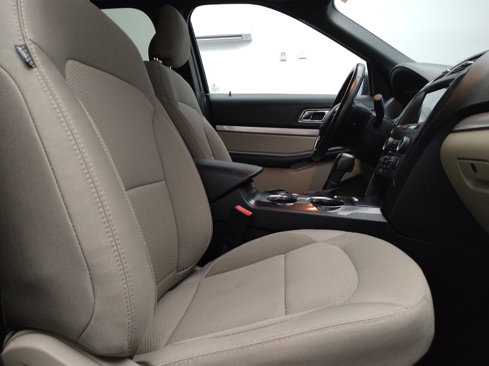 Used 2019 Ford Explorer XLT w/ Equipment Group 201A FWD image 21