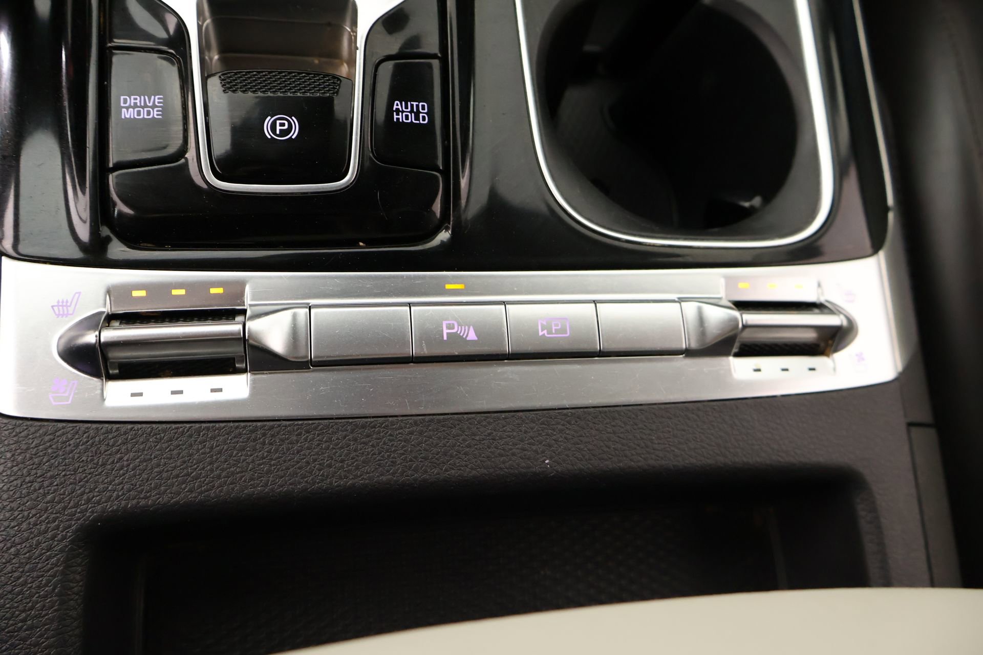 Used 2024 Kia Carnival SX FWD image 9