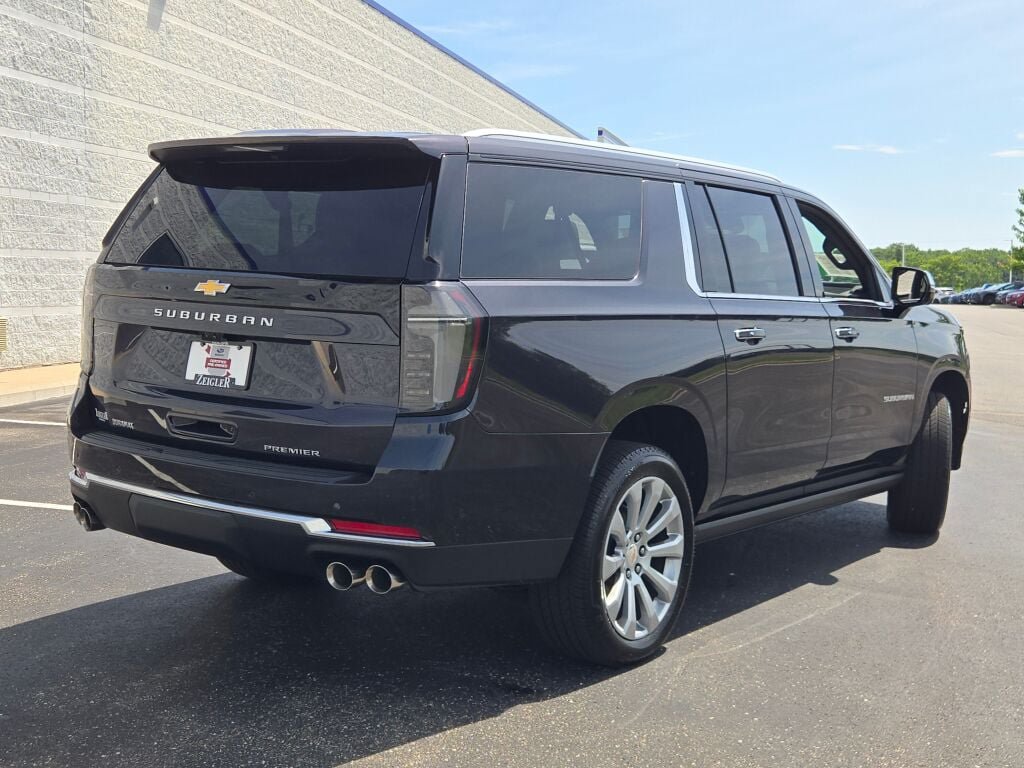 Used 2026 Chevrolet Suburban Premier AWD/4WD image 13