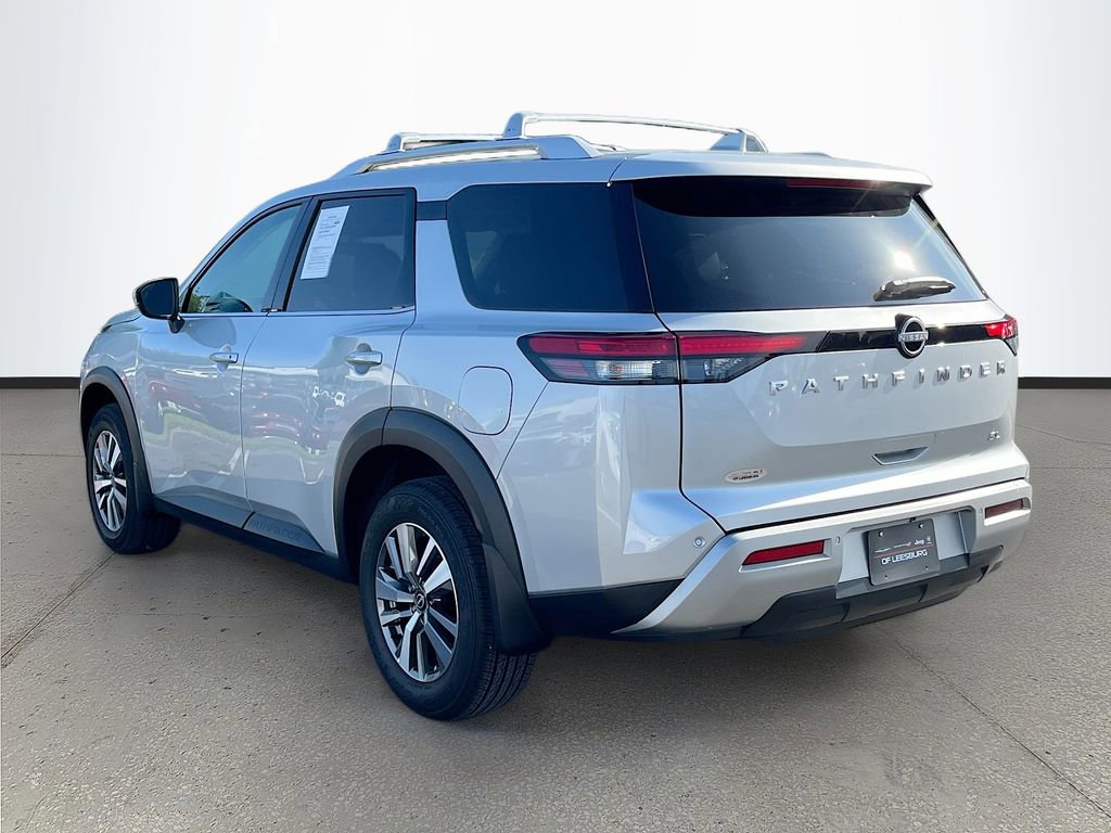 Used 2025 Nissan Pathfinder SL image 5
