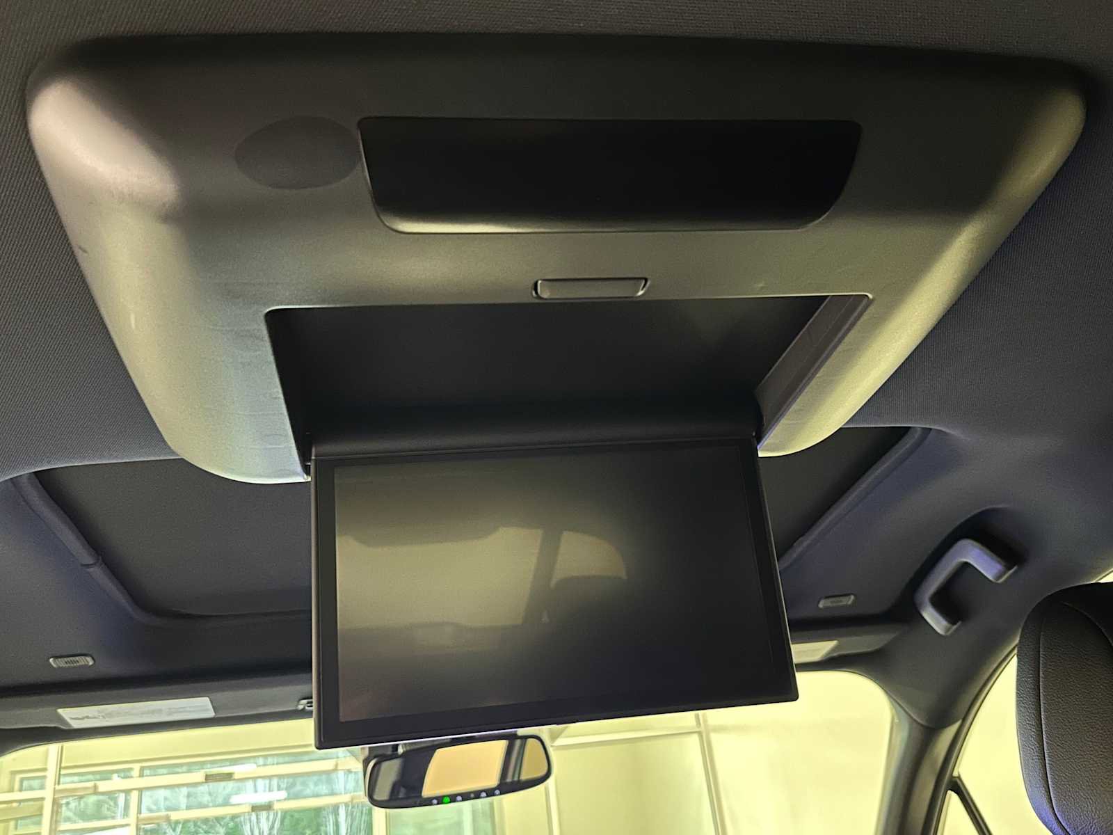 Certified 2025 Toyota Sienna XLE Woodland Edition image 11