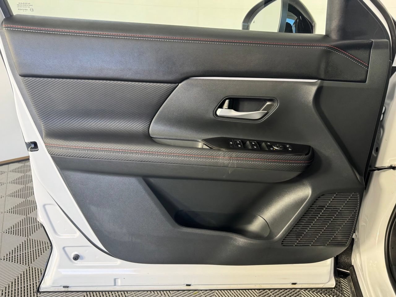 Used 2025 Nissan Kicks SR FWD image 9