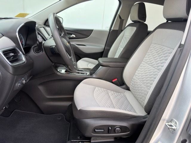 Used 2020 Chevrolet Equinox LS w/ LS Convenience Package AWD/4WD image 19