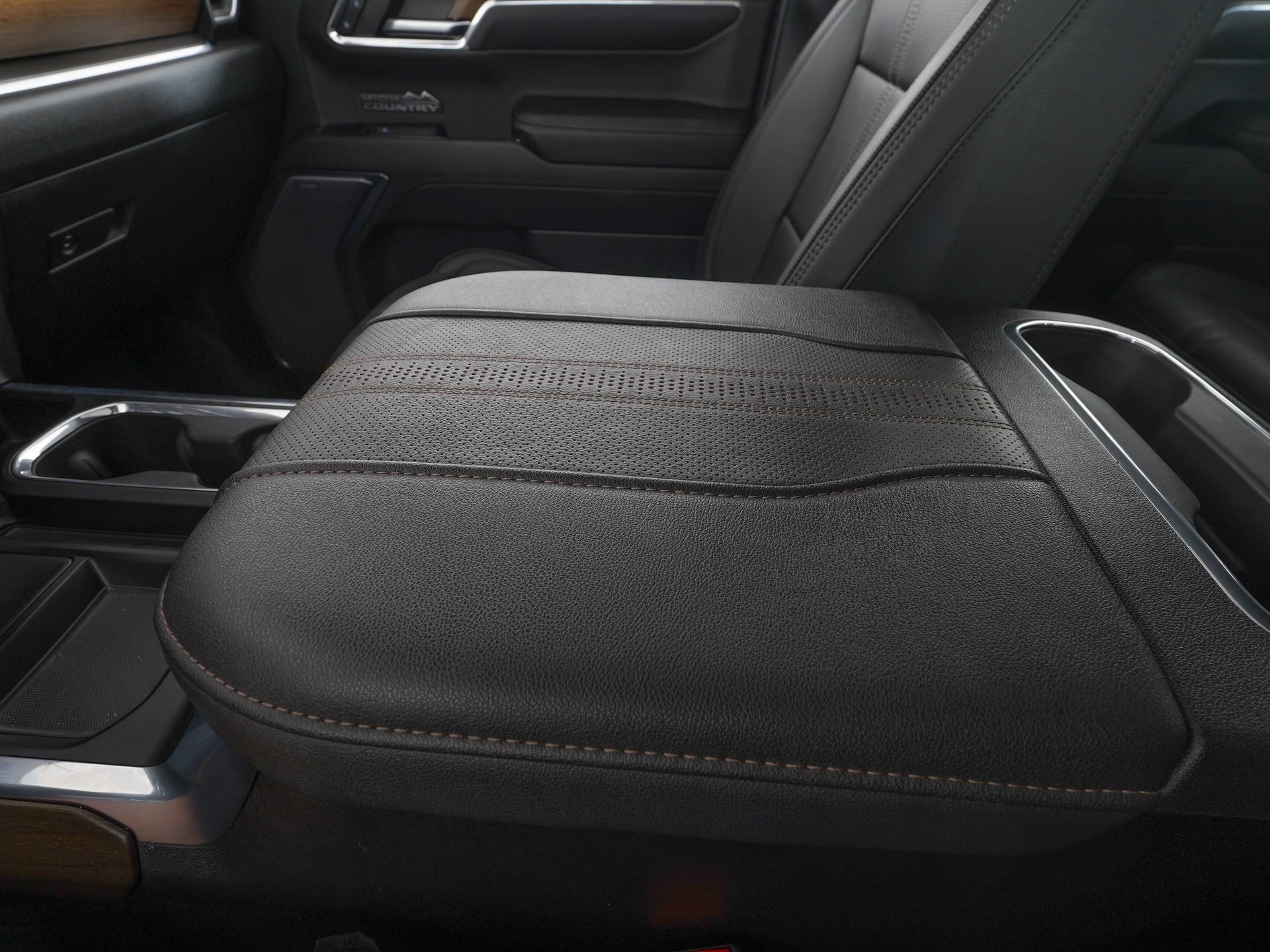 Used 2024 Chevrolet Silverado 1500 High Country w/ High Country Premium Package AWD/4WD image 30
