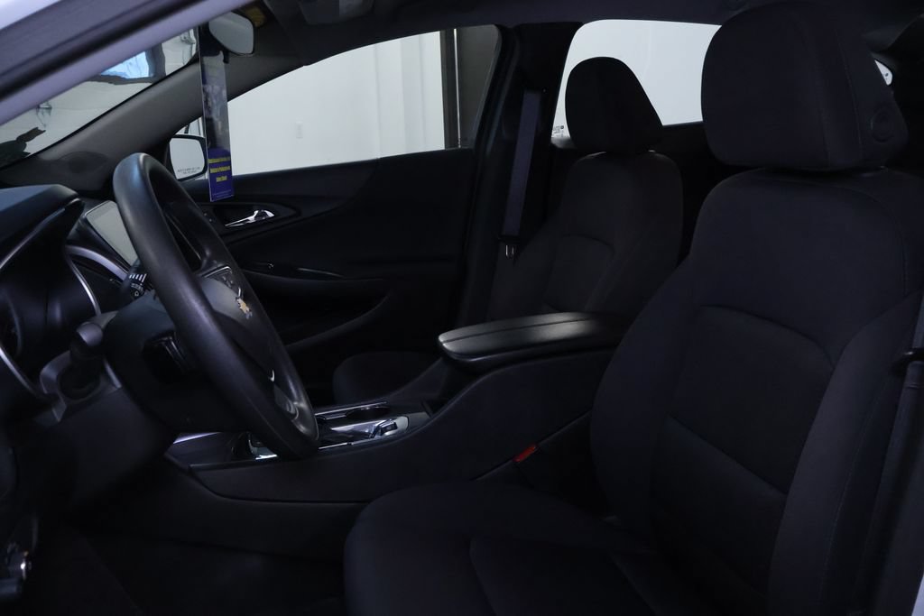 Used 2025 Chevrolet Malibu LT FWD image 13
