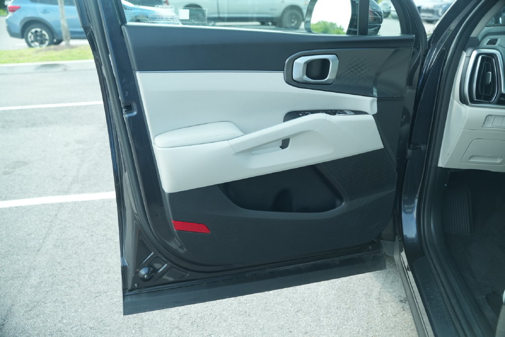 Used 2025 Kia Sorento S w/ Panoramic Sunroof Package FWD image 17