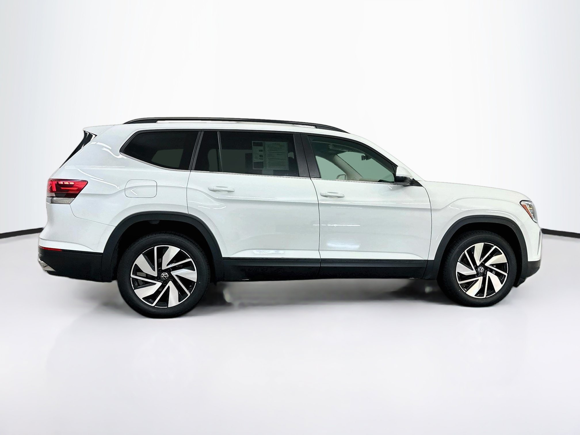 Used 2025 Volkswagen Atlas SE AWD/4WD image 10