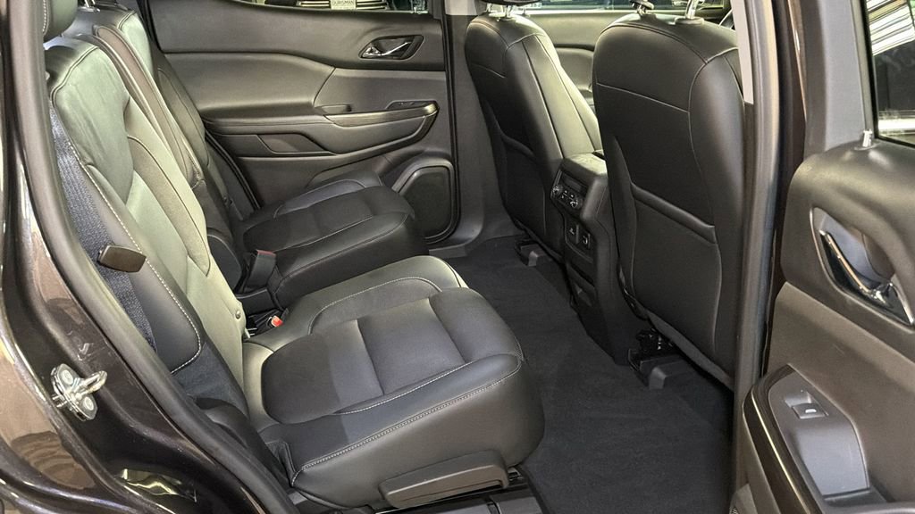 Used 2018 GMC Acadia SLT w/ LPO, Floor Liner Package image 12