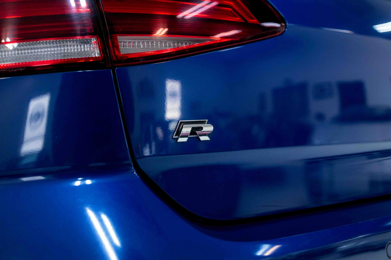 Used 2018 Volkswagen Golf R DCS and Navigation 7A image 25