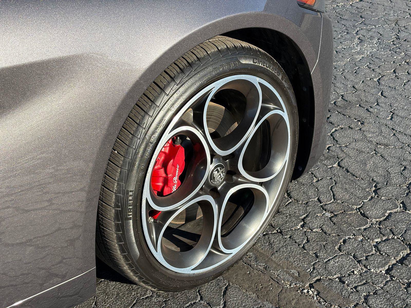 Used 2022 Alfa Romeo Giulia Ti image 9