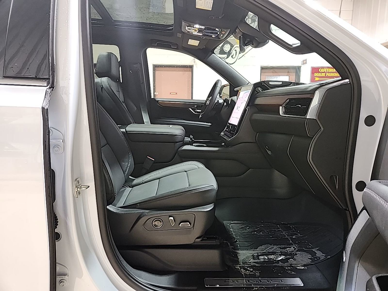 Used 2026 GMC Yukon Denali w/ Sun & Power Step Package image 8