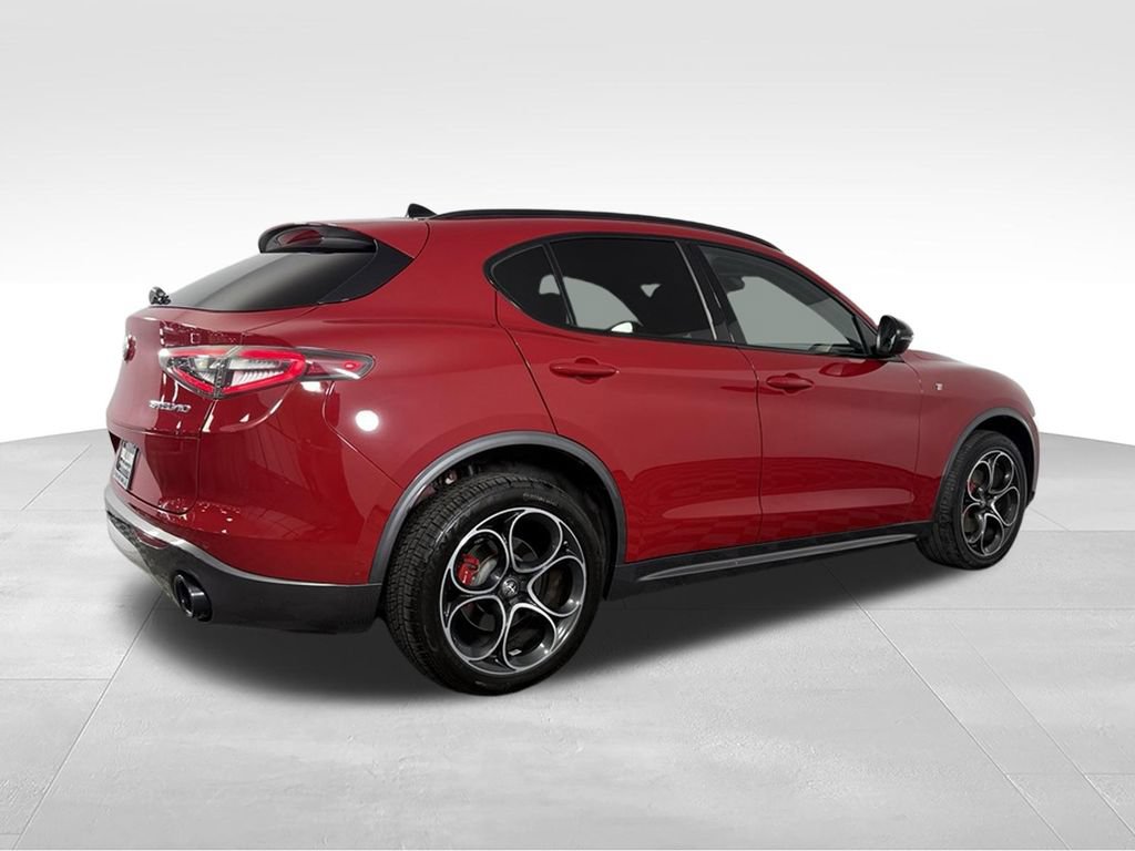Used 2024 Alfa Romeo Stelvio Ti AWD/4WD image 7