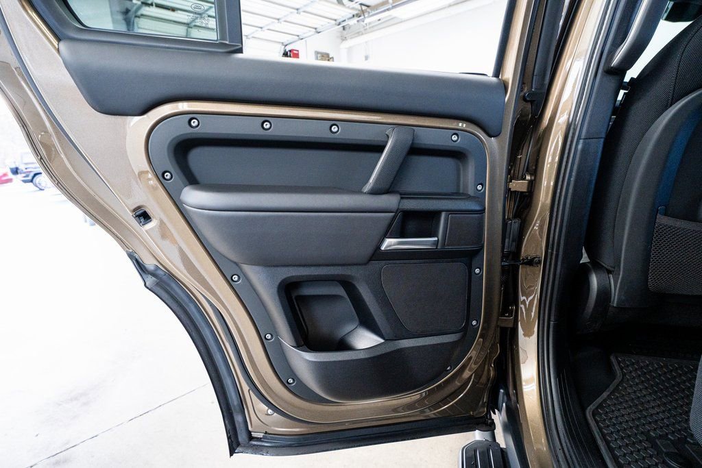Used 2025 Land Rover Defender 110 X image 55