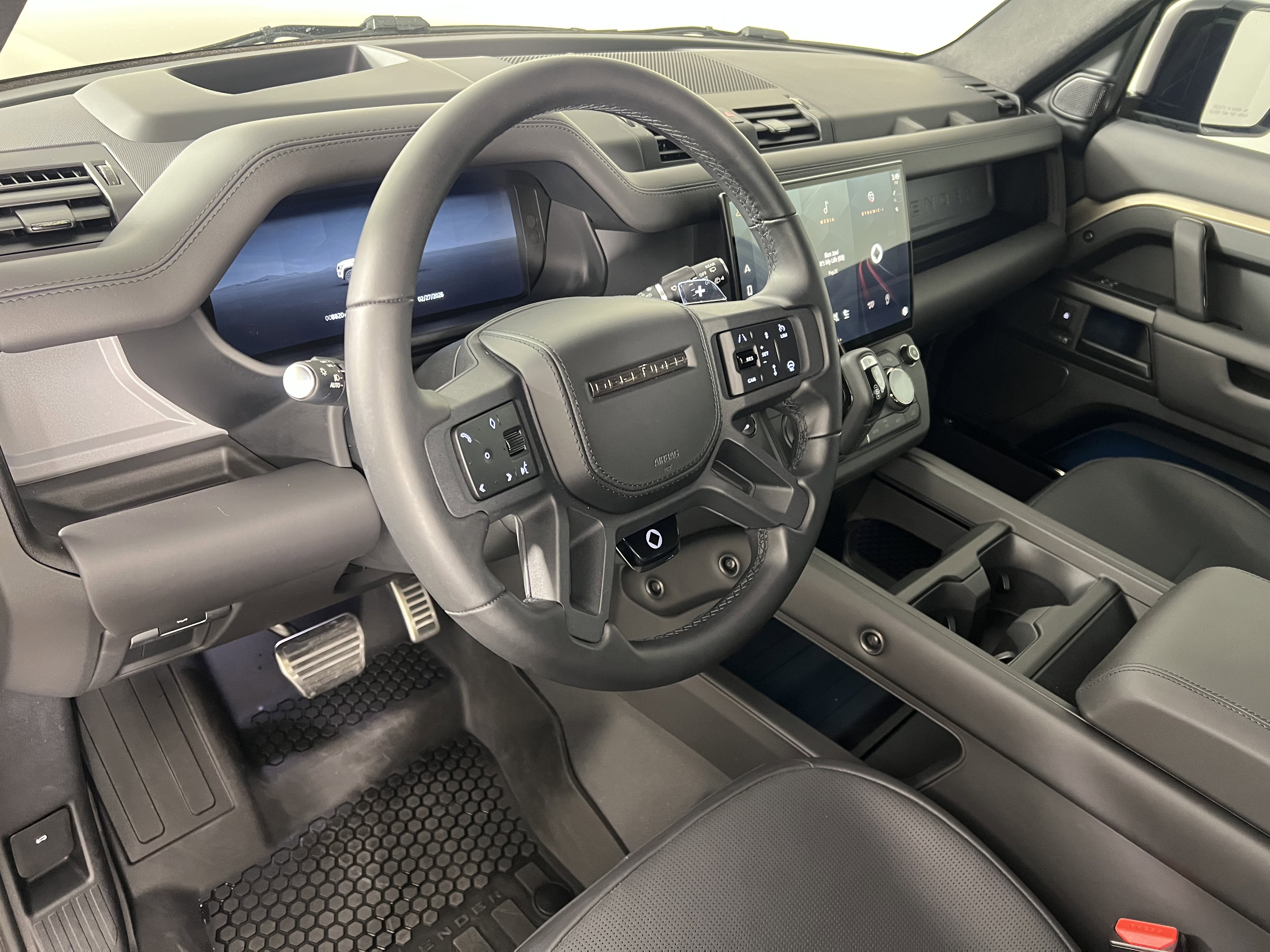 Used 2026 Land Rover Defender 110 OCTA image 16