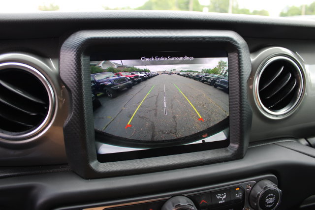 Used 2022 Jeep Wrangler Unlimited Sahara AWD/4WD image 21