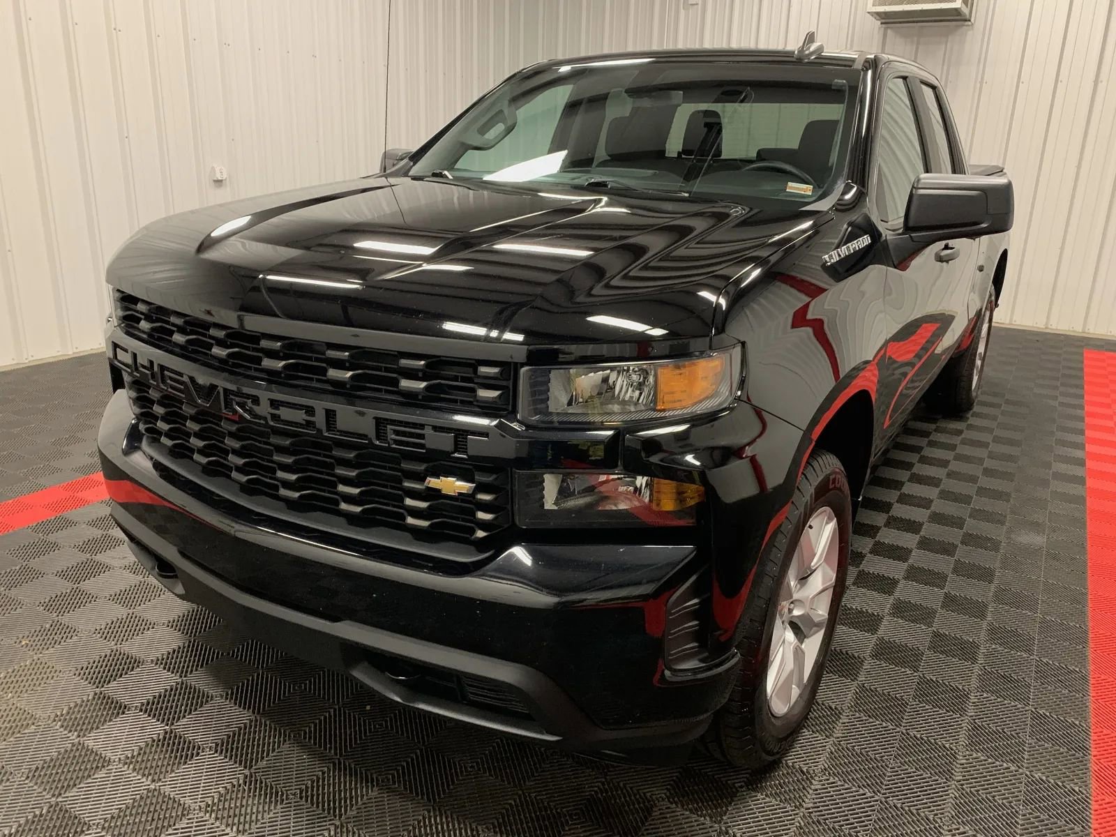 Used 2020 Chevrolet Silverado 1500 Custom w/ Custom Value Package image 10