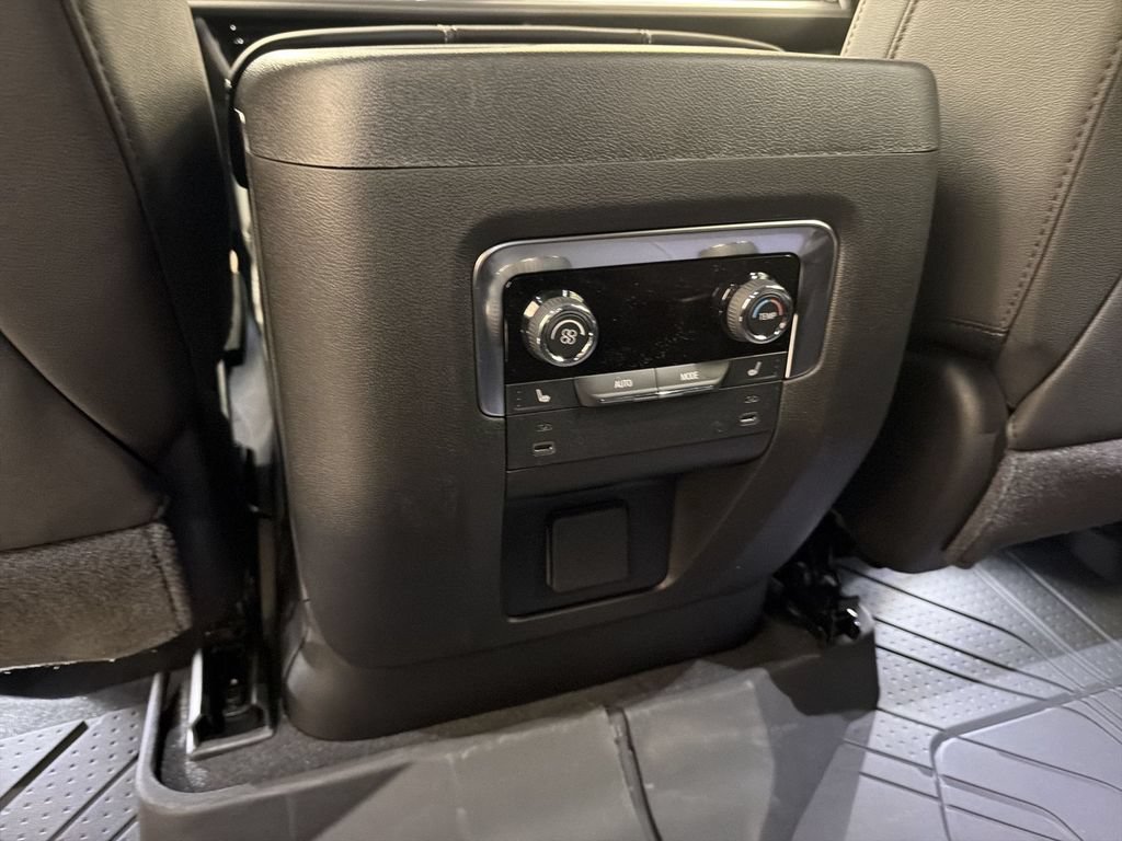 New 2026 Chevrolet Suburban Premier w/ Sun And Tow Package AWD/4WD image 22