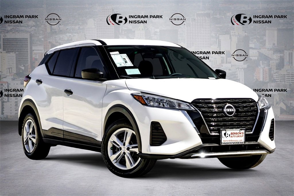 New 2025 Nissan Kicks Play S