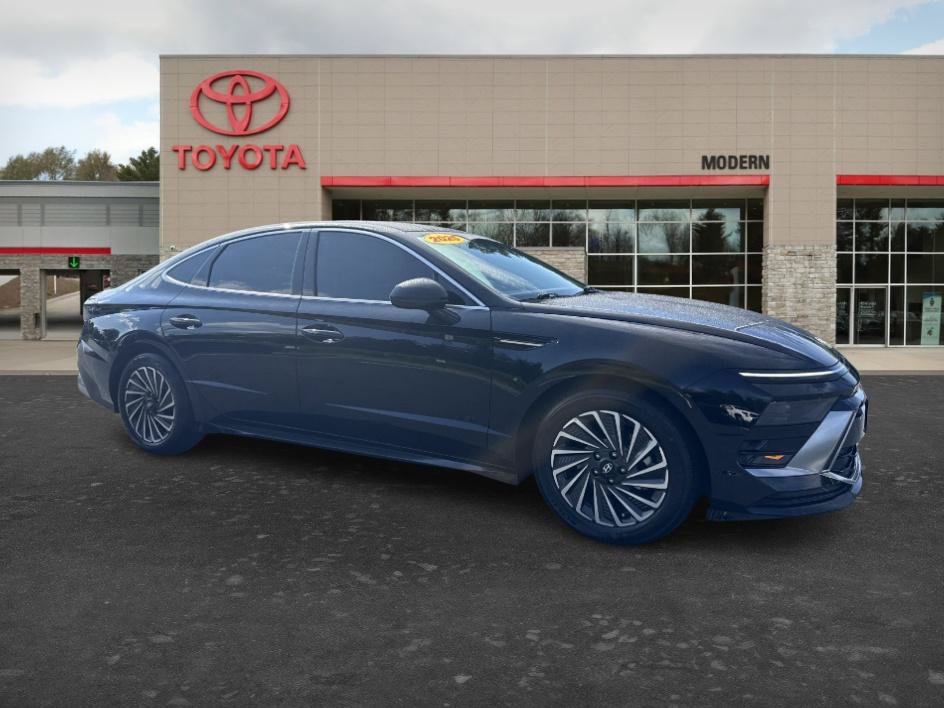 Used 2025 Hyundai Sonata SEL FWD image 1