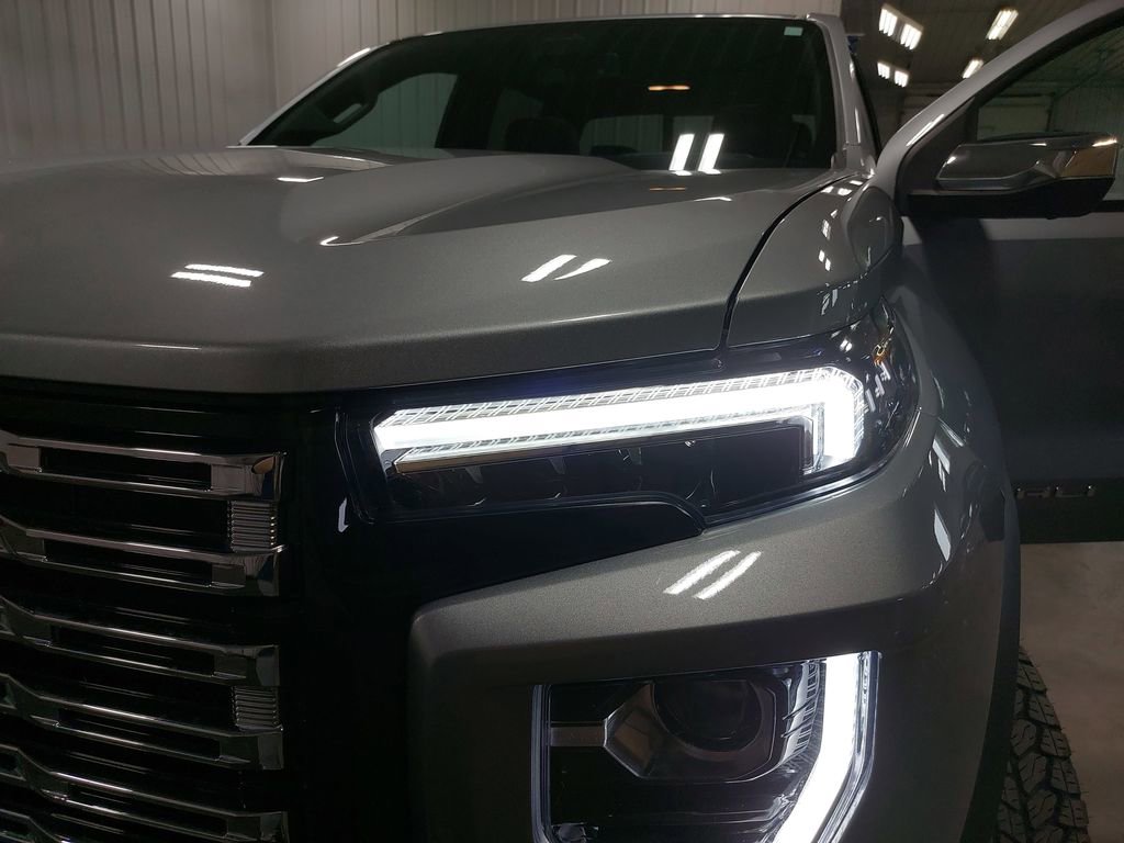 Used 2024 GMC Canyon Denali image 32