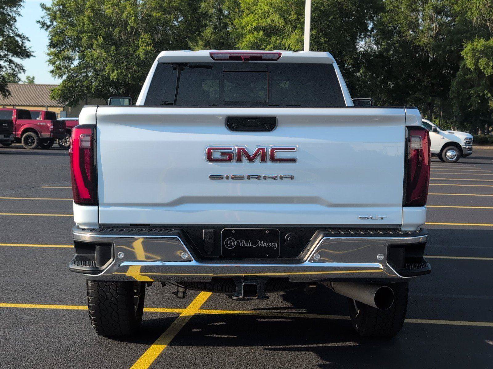 Used 2026 GMC Sierra 2500 SLT w/ SLT Premium Package AWD/4WD image 4