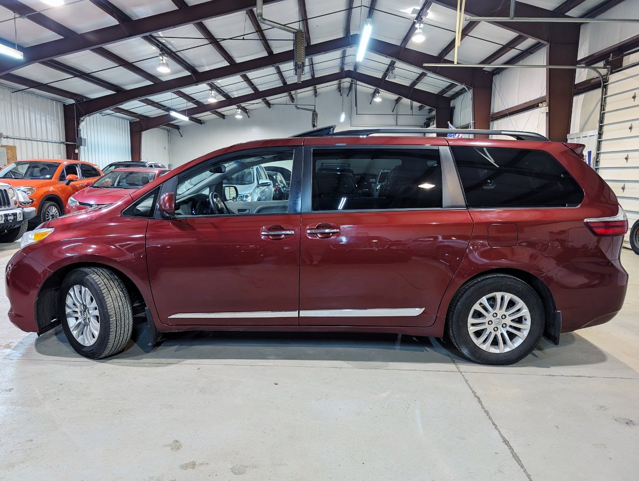 Used 2017 Toyota Sienna XLE Premium image 8