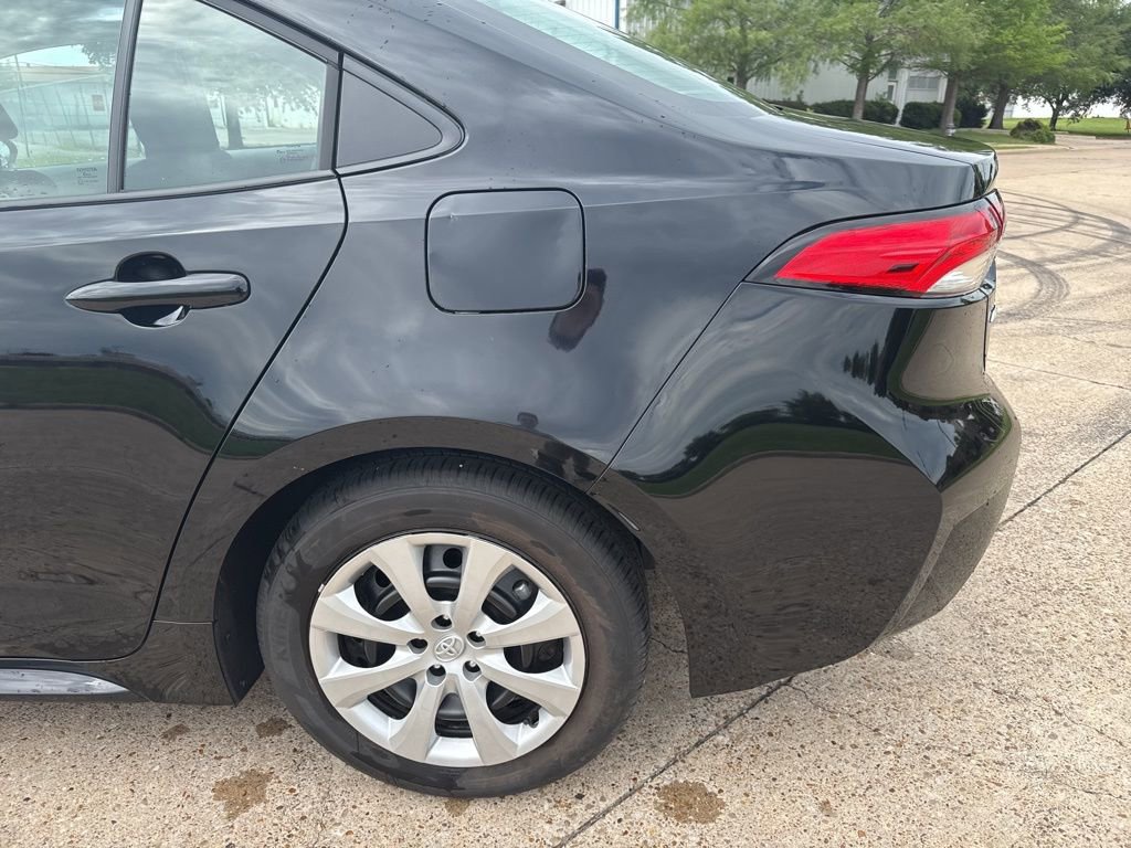 Used 2025 Toyota Corolla LE image 3
