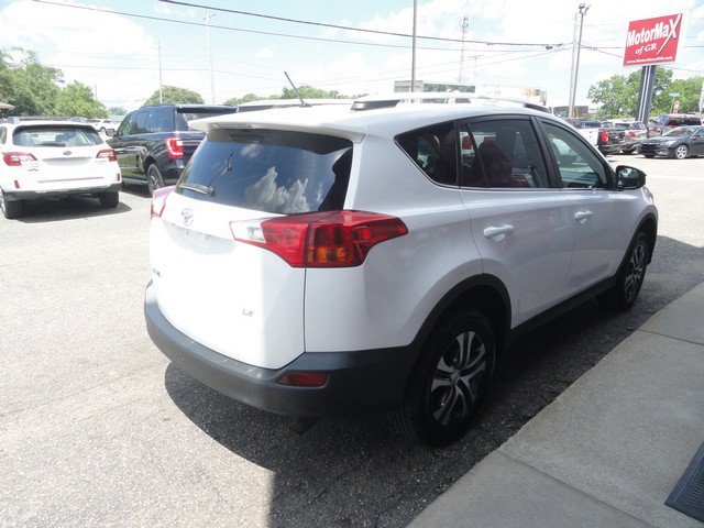 Used 2013 Toyota RAV4 LE AWD/4WD image 4