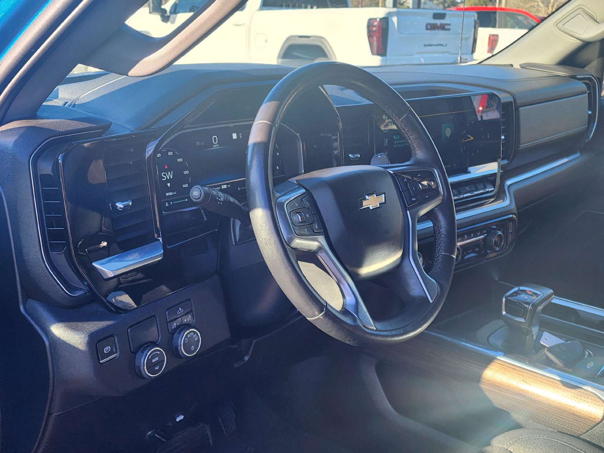 Used 2022 Chevrolet Silverado 1500 LT image 7