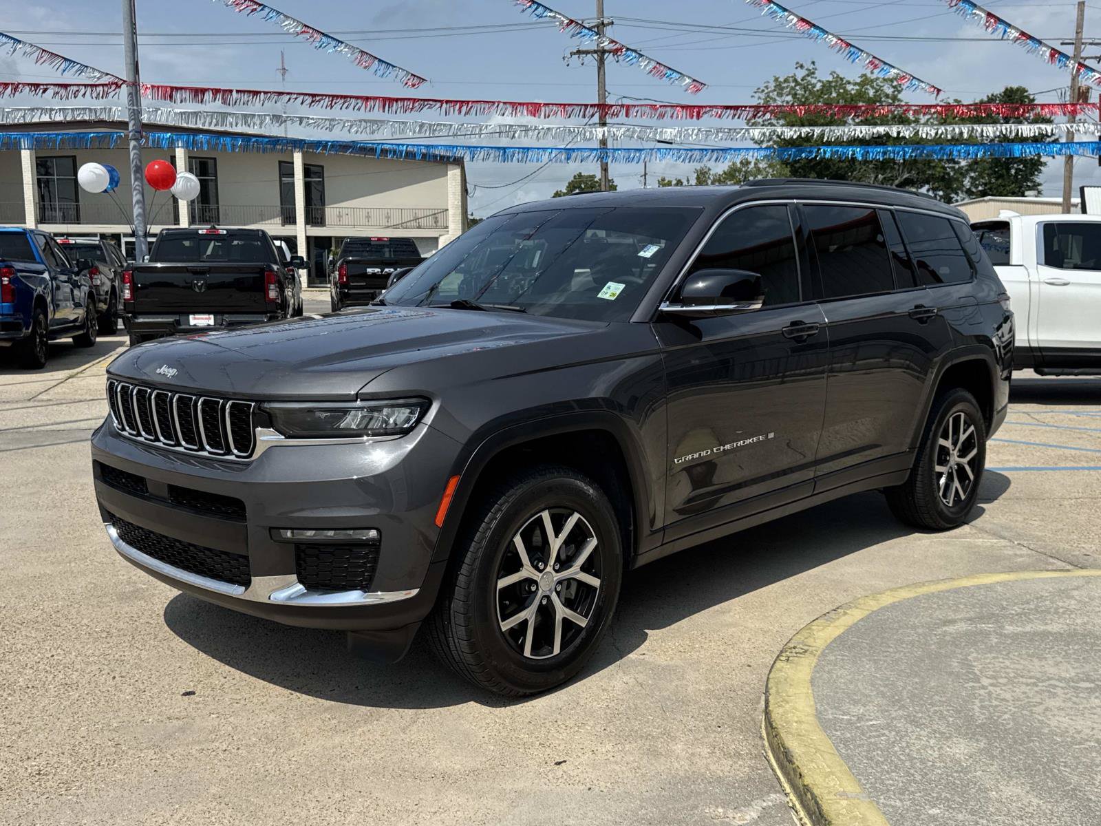 Used 2024 Jeep Grand Cherokee L Limited RWD image 3