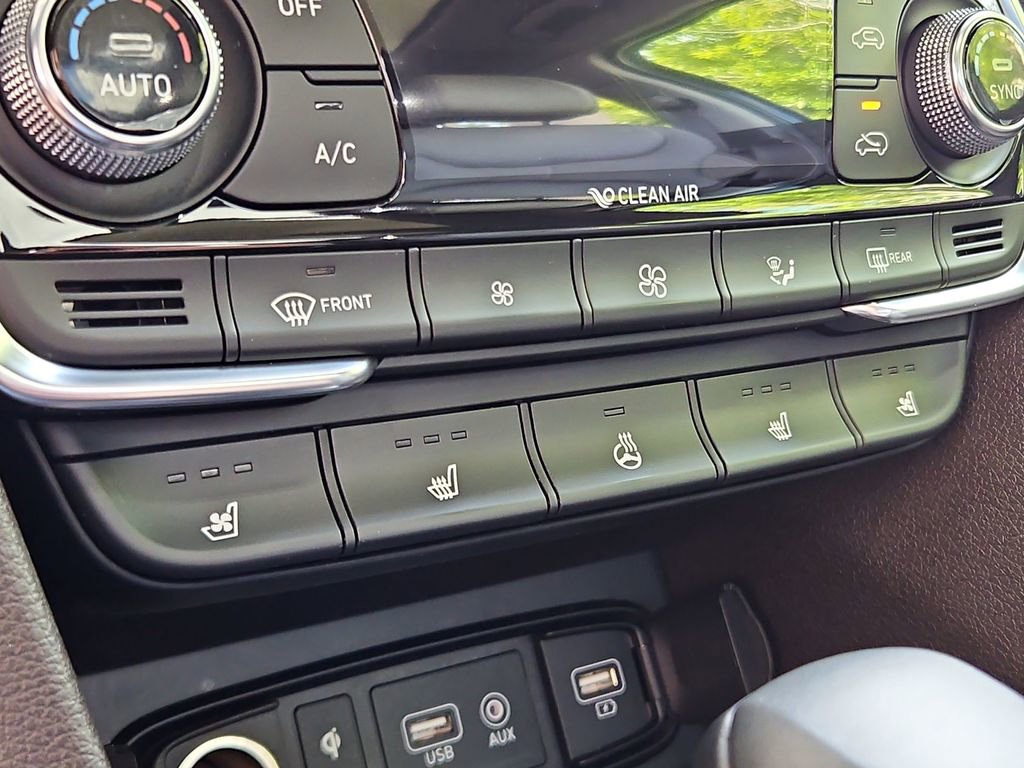 Used 2020 Hyundai Santa Fe Limited FWD image 19