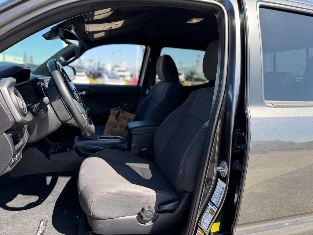 Used 2018 Toyota Tacoma TRD Sport w/ Technology Package AWD/4WD image 5