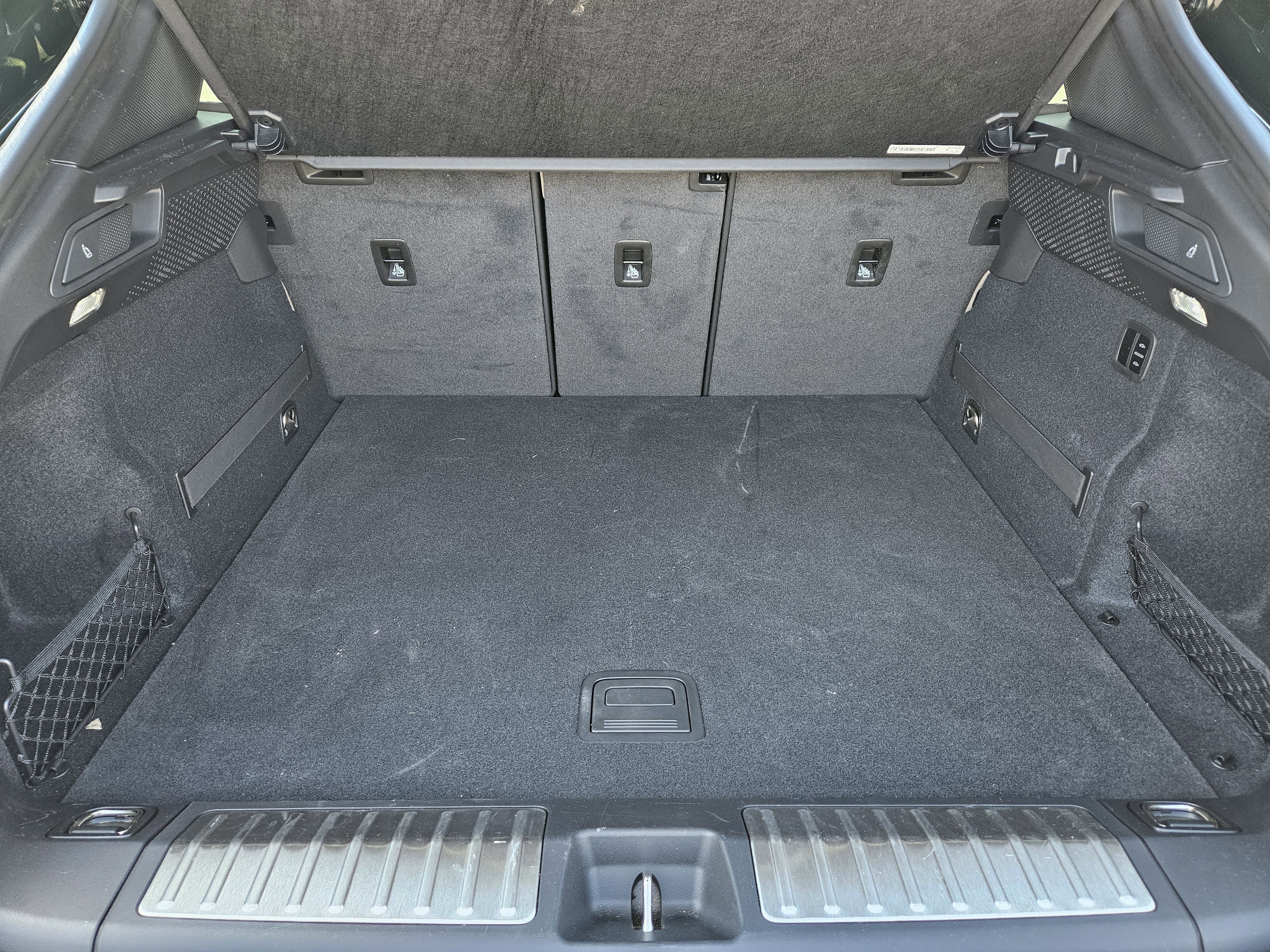 Certified 2025 Porsche Macan 4 Electric image 31