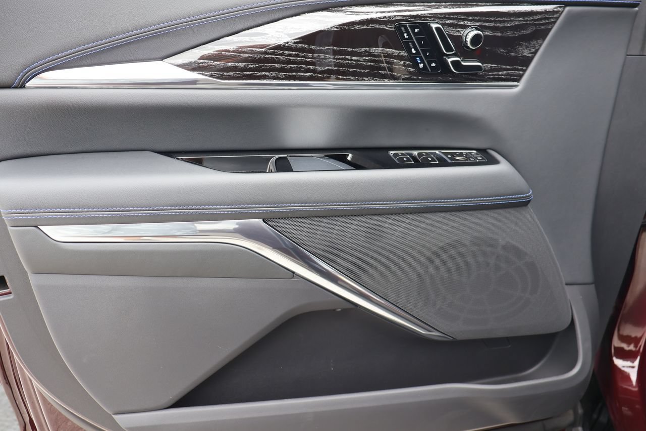 Certified 2025 Cadillac Escalade IQ Sport 1 AWD/4WD image 9