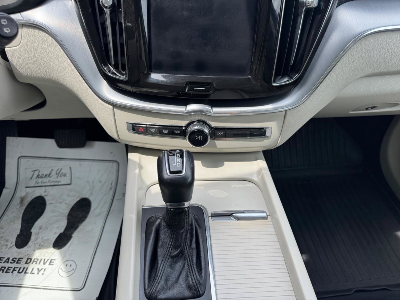 Used 2018 Volvo XC60 T6 Momentum w/ Protection Package Premier AWD/4WD image 12