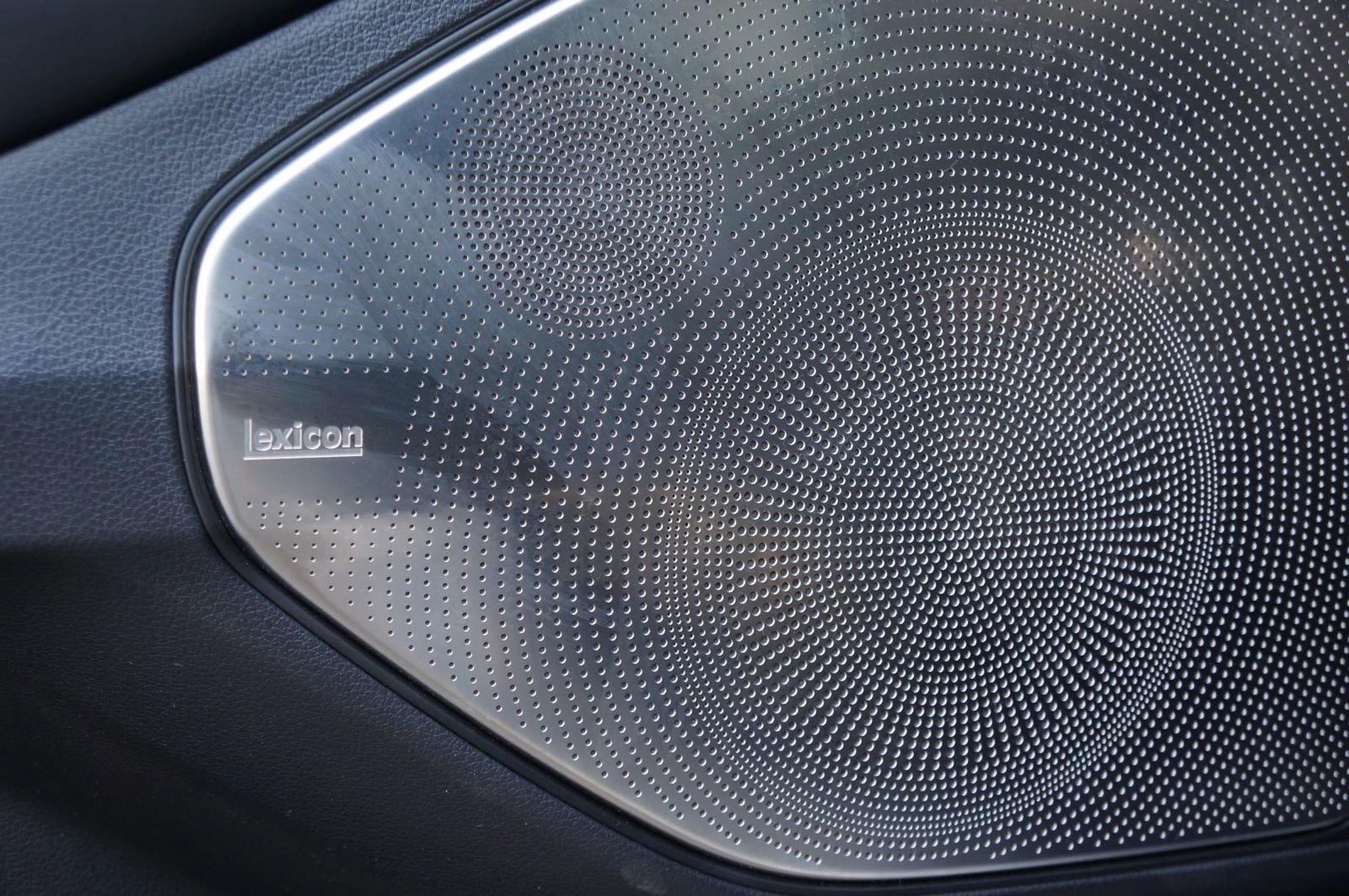 Used 2020 Genesis G90 3.3T Premium image 28