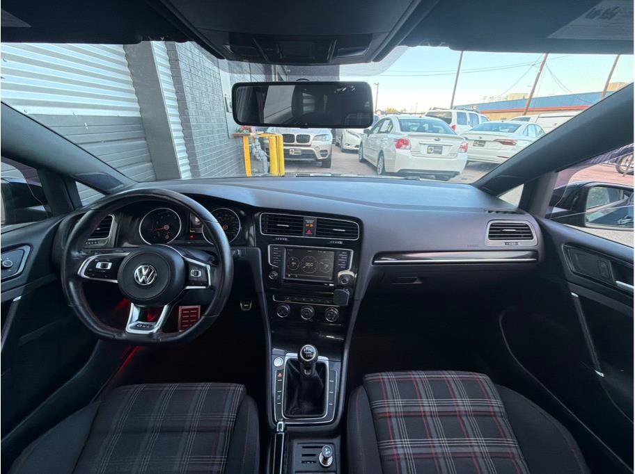 Used 2017 Volkswagen GTI SE FWD image 13