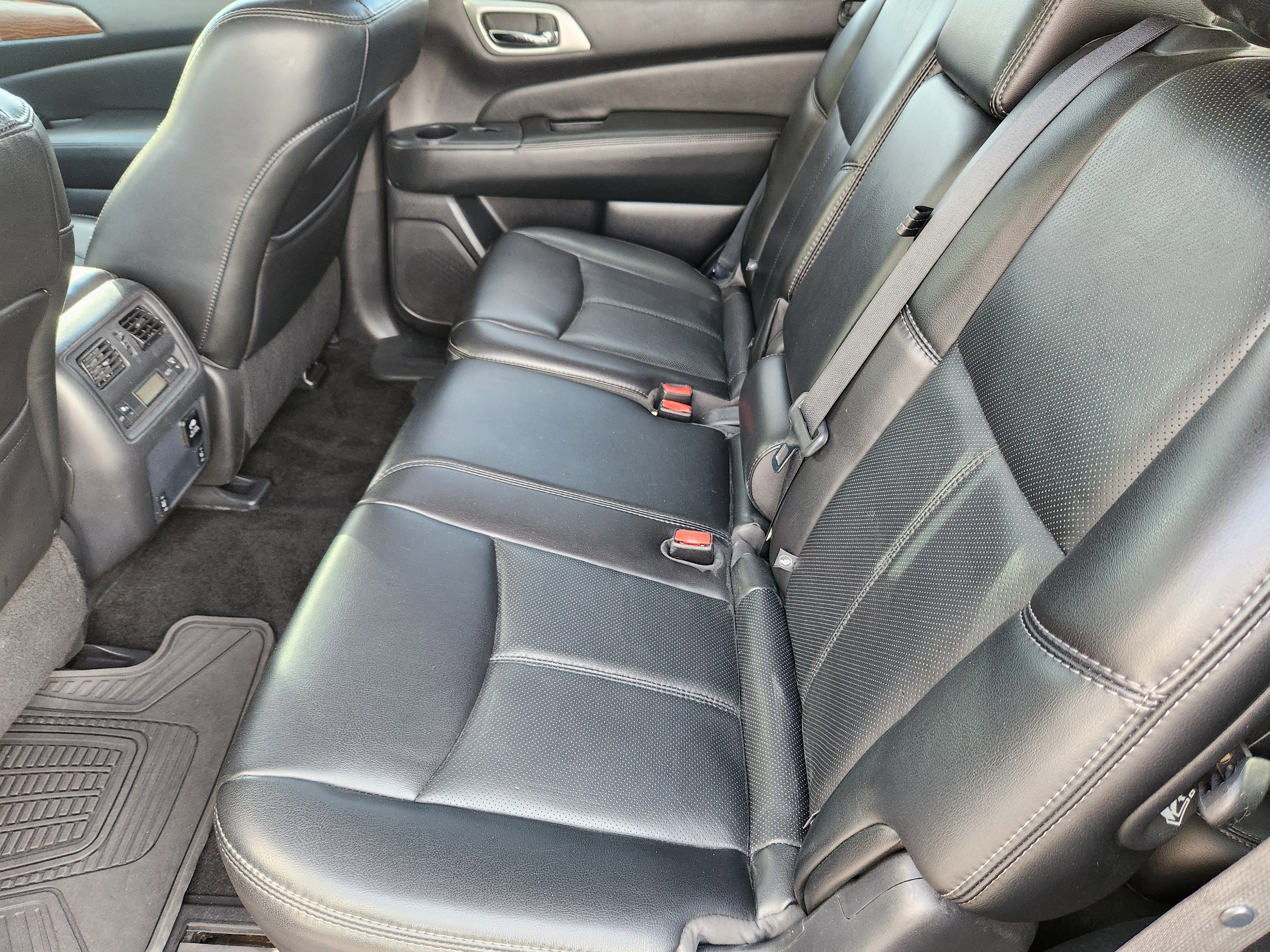 Used 2017 Nissan Pathfinder Platinum image 17