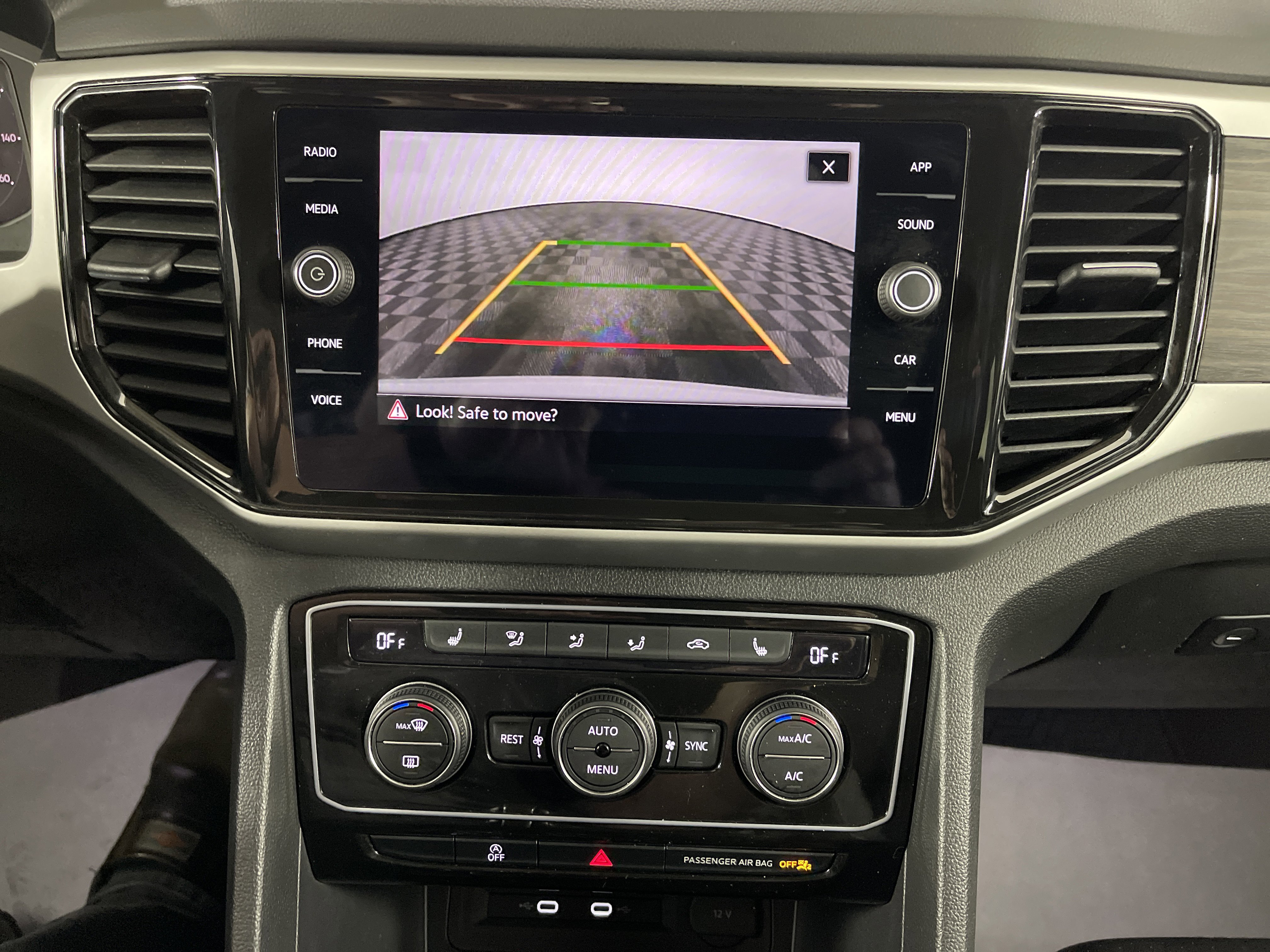 Used 2023 Volkswagen Atlas SE image 25