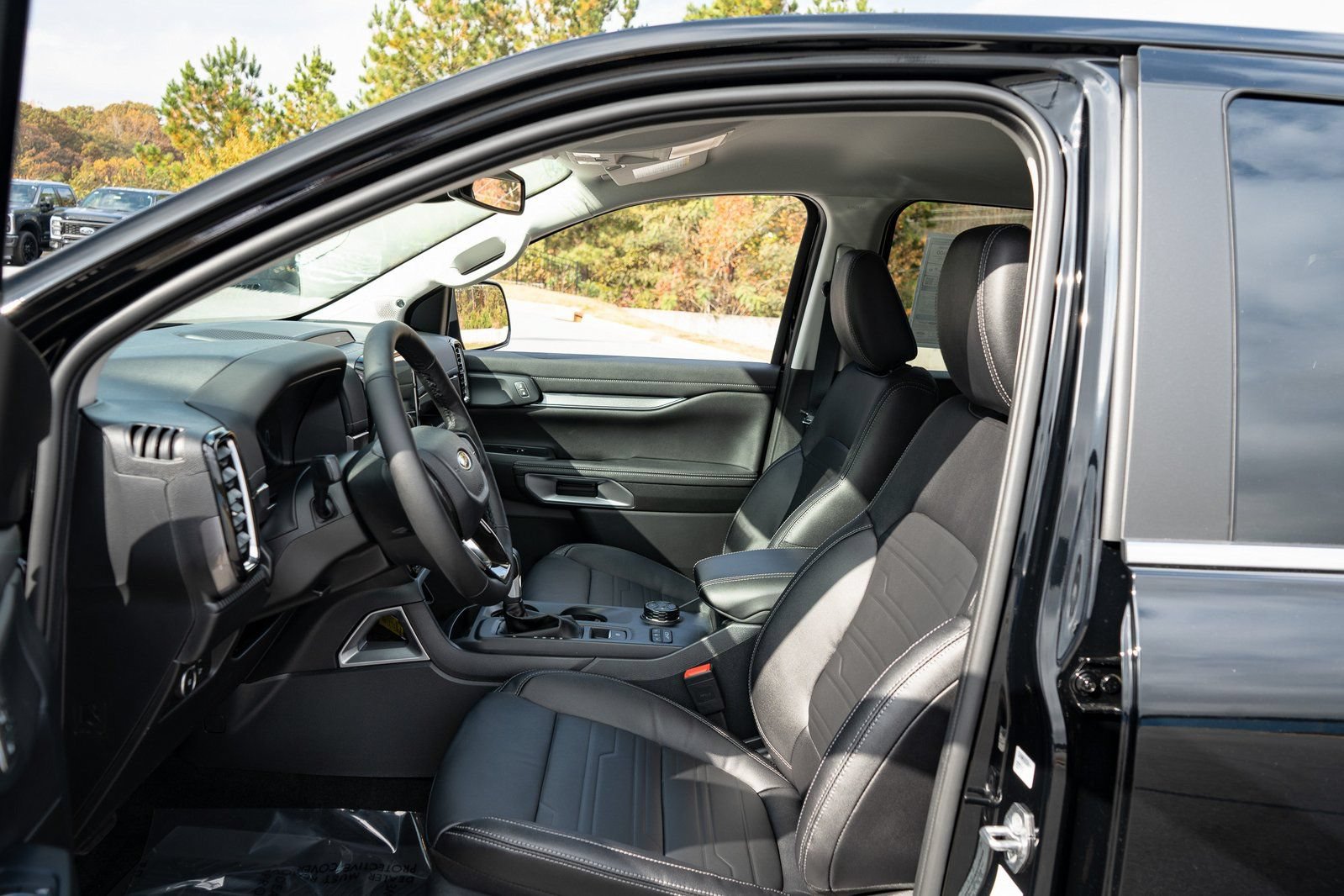 Used 2025 Ford Ranger Lariat w/ FX4 Off-Road Package AWD/4WD image 12