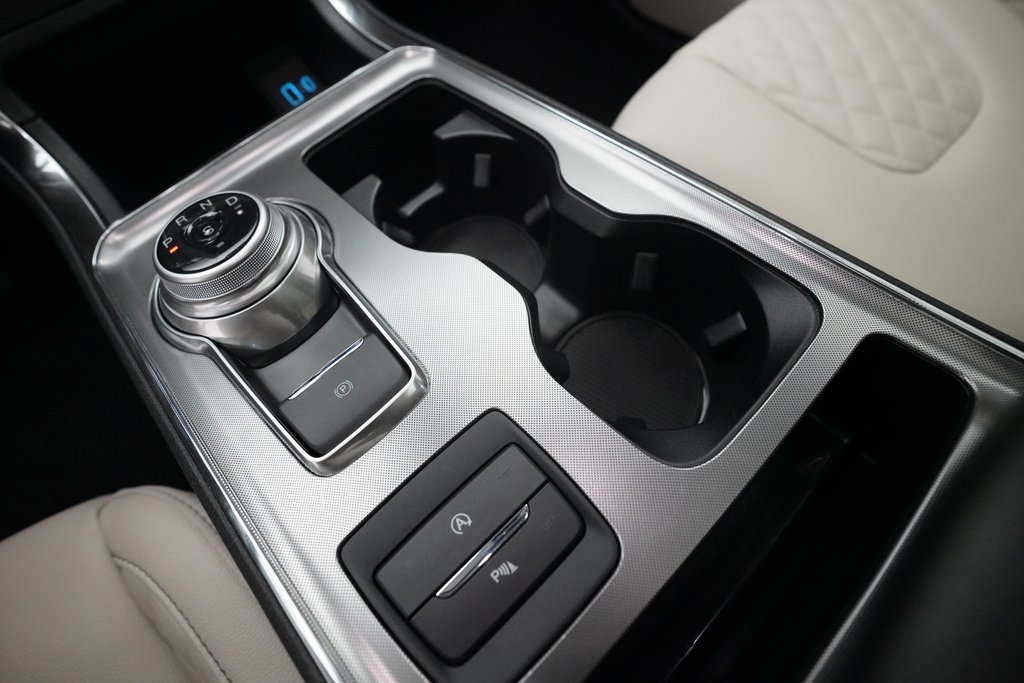 Used 2024 Ford Edge Titanium image 17