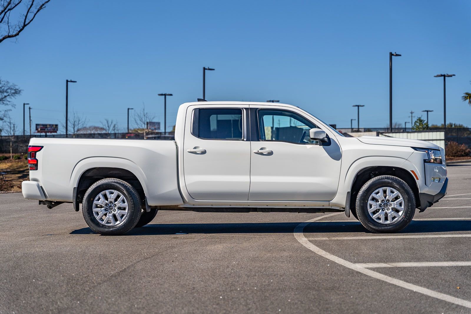 Used 2024 Nissan Frontier SV w/ Technology Package image 8