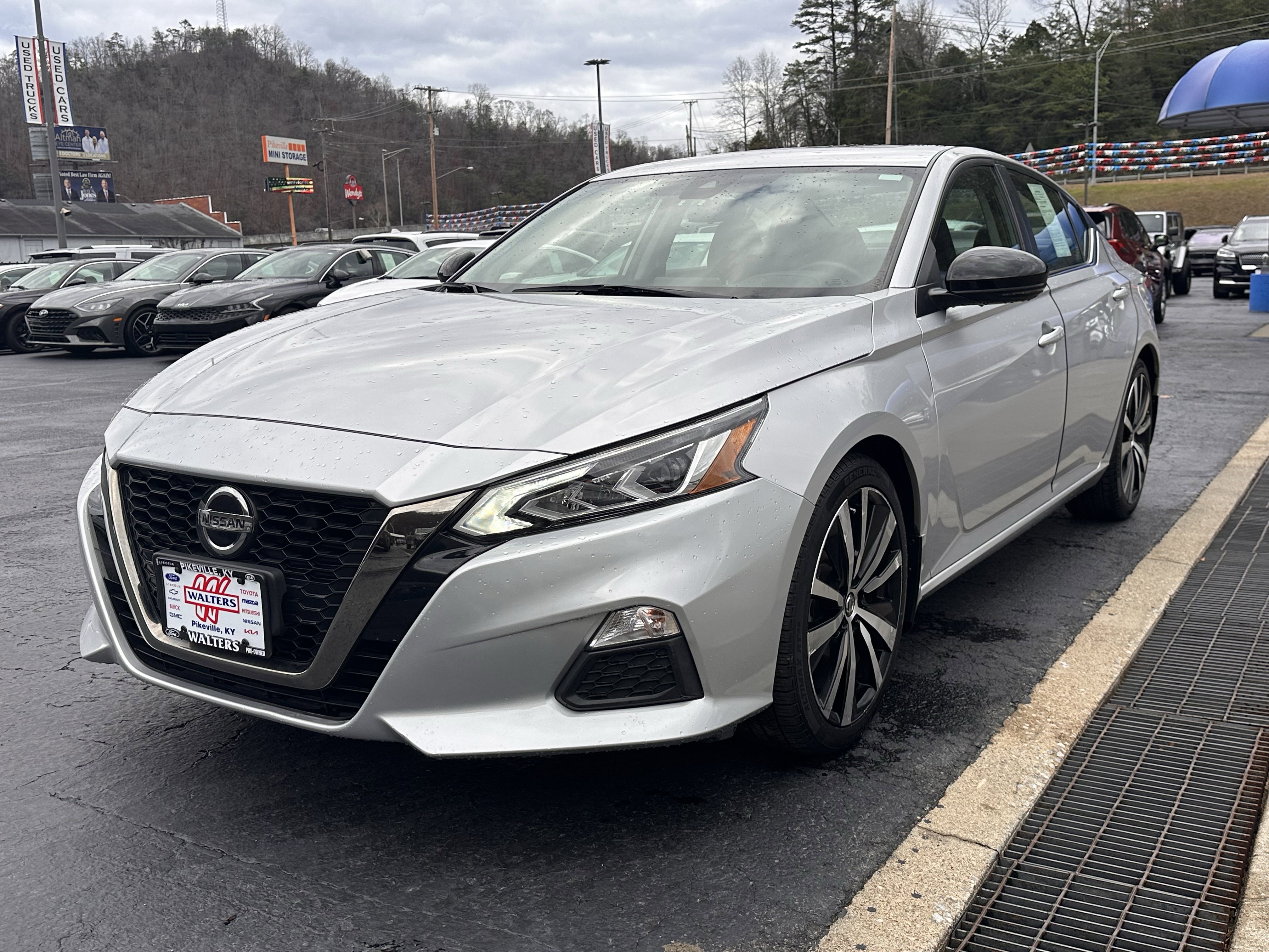 Used 2020 Nissan Altima 2.5 SR w/ Premium Package image 2
