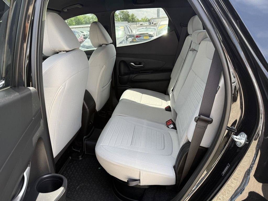 Used 2025 Hyundai Santa Cruz SE FWD image 9